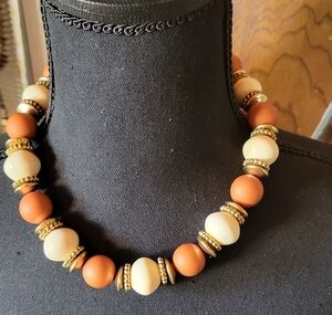 Source Unknown Gold and Cream Necklace with Elegant‎ Beads